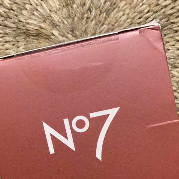 No. 7 Restore & Renew Day Cream SPF 30 - 1.69 oz. - Picture 2 of 3